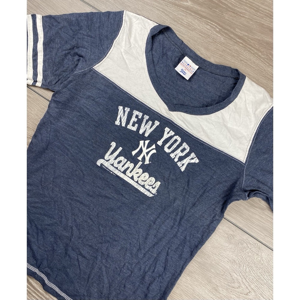 Genuine Merchandise Women's MLB New York Yankees Logo Graphic Tee Blue Large